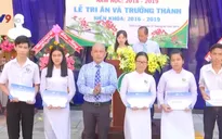 “Thắp sáng ước mơ xanh 2019” tặng hơn 2.000 phần quà, học bổng