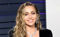 Miley Cyrus giải thích nguyên nhân nhắc tới Nicki Minaj và Cardi B trong ca khúc mới