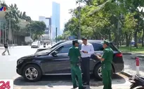 Lúng túng trong những ngày đầu đổi lực lượng thu phí ô tô lòng đường