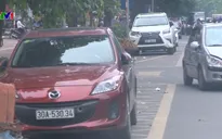 Ngang nhiên chiếm dụng nhà chờ xe bus