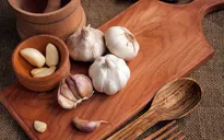 Tại sao chúng ta thích ăn tỏi nhưng ghét hơi thở có mùi tỏi?