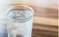 Uống nước lạnh có hại không?