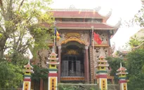 "Bệnh viện" miễn phí trong sân chùa