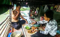 Vợ chồng sống 40 năm biệt lập trong rừng