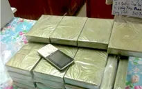 Bắt đối tượng người Lào vận chuyển 30 bánh heroin