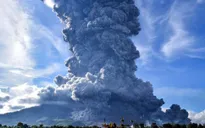 Indonesia cảnh báo núi lửa hoạt động phức tạp