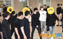 BTS gây choáng với thời trang kiểu... hoa hướng dương