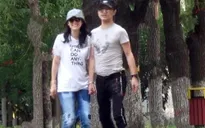 Chương Tử Di khoe bụng bầu, cười rạng rỡ bên chồng