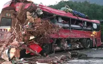 34 người thương vong trong vụ xe tải tông xe khách ở Hòa Bình