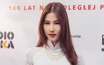 Diễm My 9X diện áo dài trắng tinh khôi, “bắn” tiếng Anh như gió ở Tuần lễ phim Việt Nam tại Ba Lan