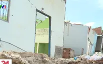 Hàng loạt ngôi nhà ở Long An bị nhấn chìm do sạt lở