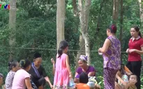 Nghệ An: Người dân kéo nhau lên rừng, ra suối trốn nắng nóng