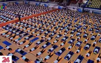 Gần 1.000 người dân Hà Nội tham gia đồng diễn hưởng ứng Ngày Quốc tế Yoga