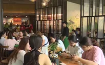 Vì sao các chuỗi cà phê luôn đông khách?