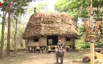 Người Cơ tu làm du lịch