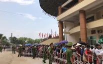 ẢNH: Hàng dài người xếp hàng chờ mua vé U23 Việt Nam – U23 Myanmar