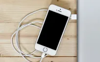 Tại sao iPhone sạc lâu hơn vào mùa Hè?