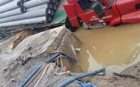 Khắc phục sự cố vỡ đường ống nước sông Đuống