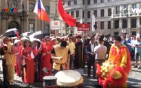 Bản sắc văn hóa Việt tại Liên hoan các dân tộc thiểu số Praha