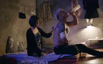 Mê cung - Tập 13: Dưỡng thương ở phòng trọ của cảnh sát Hiền, Việt "sói" bị tóm gọn?