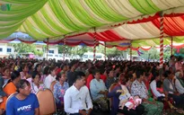 Việt Nam trao tặng quà cho các hộ nghèo tỉnh Kandal, Campuchia