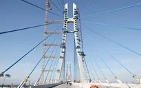 Mặt đường dẫn cầu Vàm Cống vừa thông xe đã rạn nứt