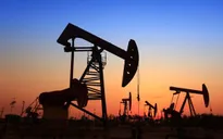 Giá dầu tăng cao vì căng thẳng Iran