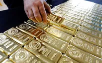 Giá vàng thế giới giảm 2%