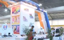 Gần 700 nhà sản xuất, cung ứng tham gia Triển lãm da và giày Việt Nam