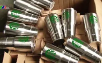Phá điểm làm hơn 8.000 cốc giữ nhiệt gian lận xuất xứ