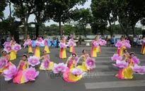 Sôi động không khí lễ hội đường phố kỷ niệm 20 năm Hà Nội - Thành phố vì hòa bình