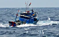 Cứu nạn 6 ngư dân trên vùng biển Hoàng Sa