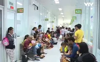 TP.HCM: Nắng mưa thất thường, nhiều trẻ nhập viện
