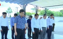 Đồng chí Nguyễn Văn Bình tri ân các anh hùng liệt sỹ tại Quảng Trị