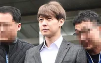 Park Yoochun chính thức bị kết án 2 năm tù treo