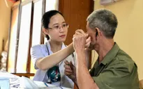 Khám, cấp phát thuốc miễn phí cho người cao tuổi tại Hà Nam