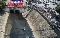 Phải thông báo bằng văn bản trước khi xả nước vào sông Tô Lịch