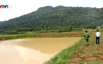 Rủ nhau bắt ốc, 2 em nhỏ đuối nước thương tâm