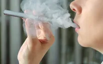 Phụ nữ hút thuốc lá có nguy cơ mắc bệnh tim mạch cao hơn nam giới