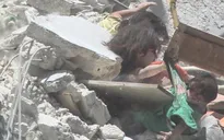 Bé gái Syria thiệt mạng khi cố cứu em trong ngôi nhà sập vì trúng tên lửa