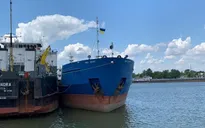 Ukraine trả tự do cho thủy thủ đoàn tàu chở dầu của Nga