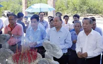 Thủ tướng dâng hương tưởng niệm các anh hùng liệt sỹ tại Quảng Nam