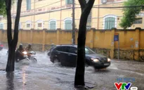 Hà Nội lập đường dây nóng thông tin sự cố hố ga, điểm úng ngập