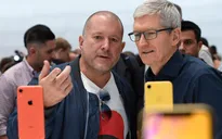 Tim Cook gọi những cáo buộc mâu thuẫn với "phù thủy" Jony Ive là nhảm nhí