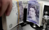Đồng Bảng Anh xuống đáy 2 năm do lo ngại Brexit cứng