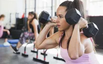 Tập tạ giúp giảm mỡ xấu xung quanh tim