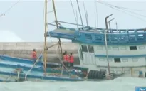 Đã hút được 1/3 số dầu trên tàu chở dầu gặp nạn