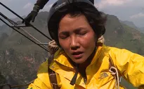 H’Hen Niê gây bất ngờ vì leo thang dây hàng chục mét lên đỉnh núi tại Cuộc đua kỳ thú