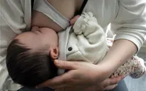 Nuôi con bằng sữa mẹ trong bối cảnh dịch COVID-19