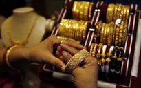 Giá vàng tăng cao, nhà đầu tư nên làm gì?